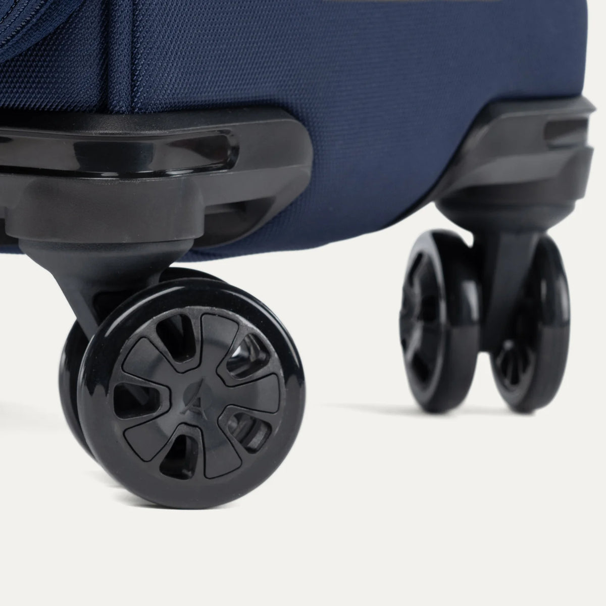 Travelpro Crew™ Classic Large Check-in Expandable Spinner