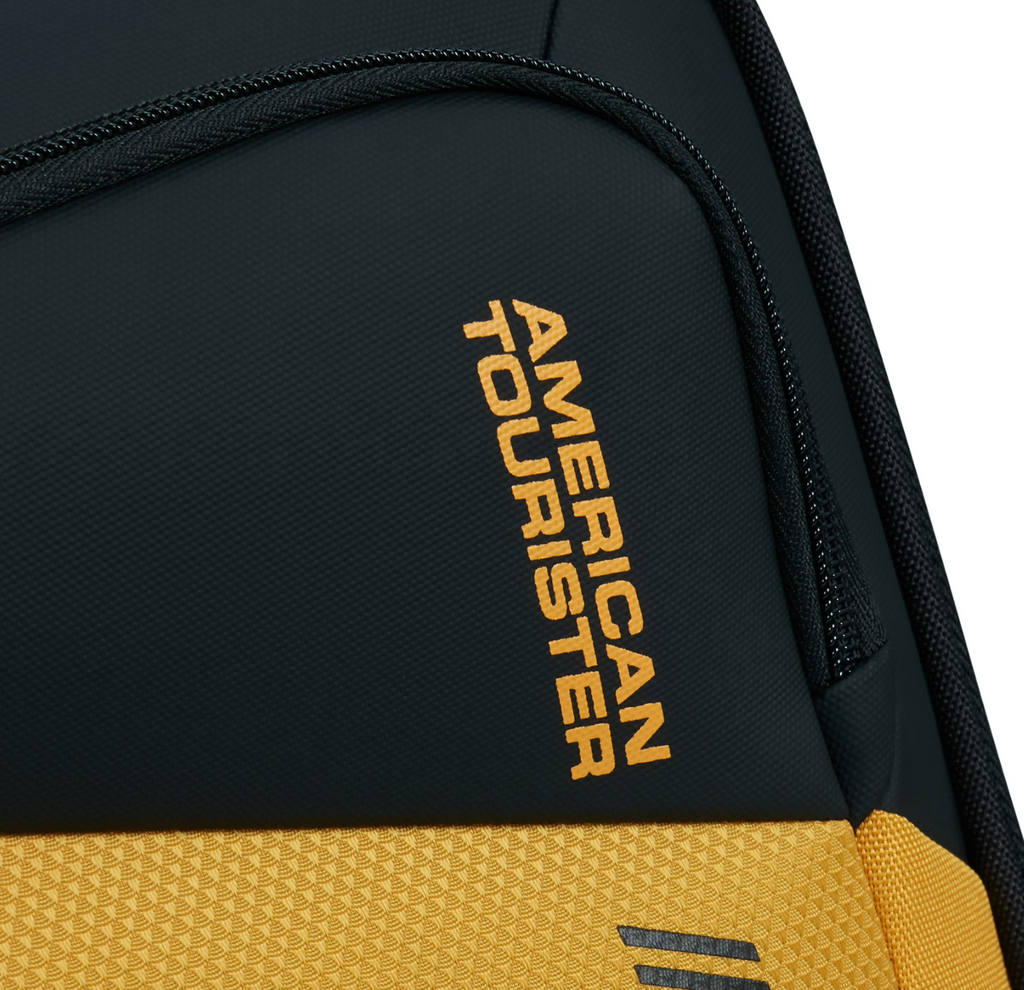 American Tourister Daring Dash Spinner Carry-On