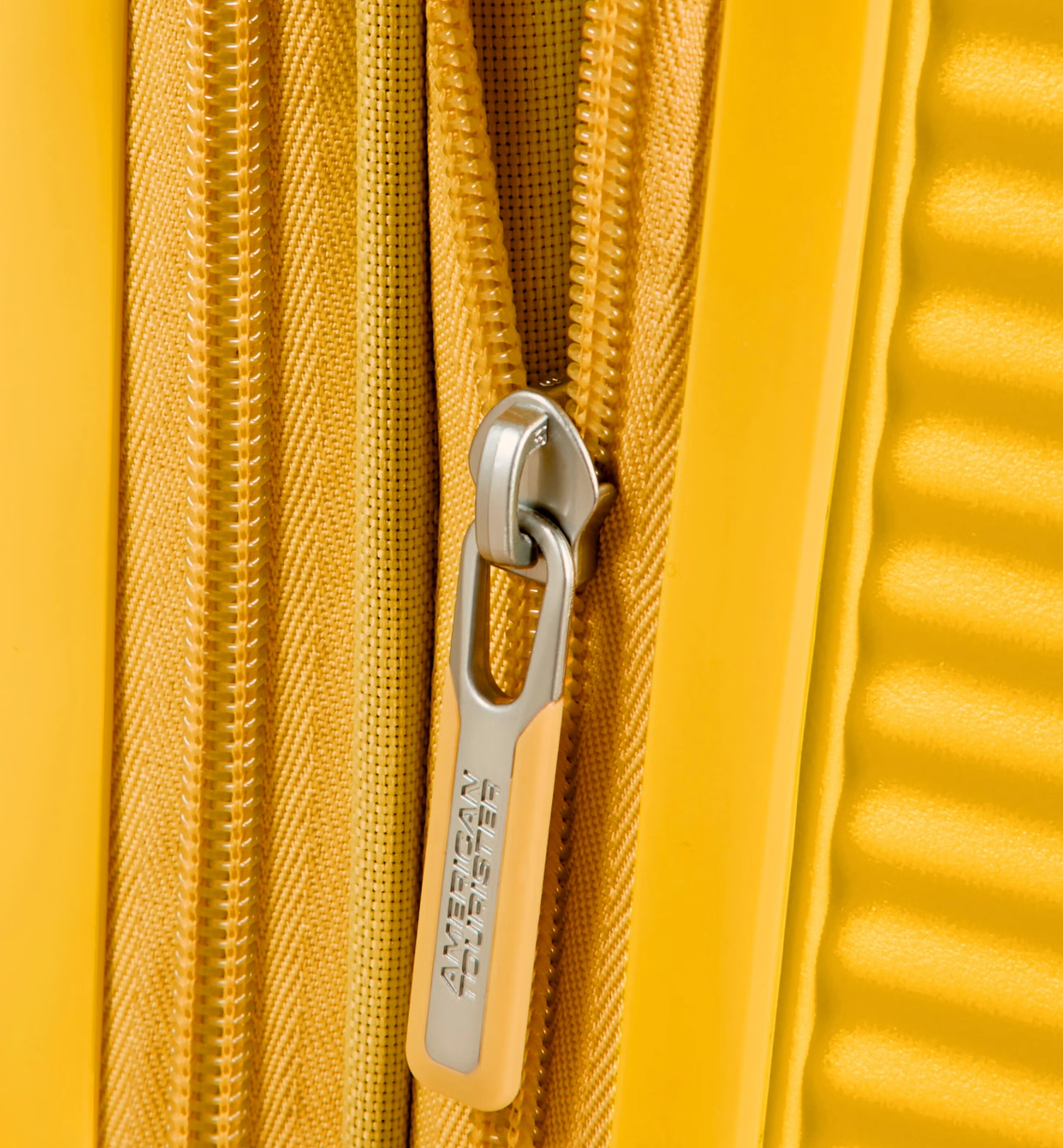 American Tourister Curio Spinner Large